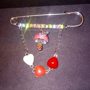 Safety pin brooch